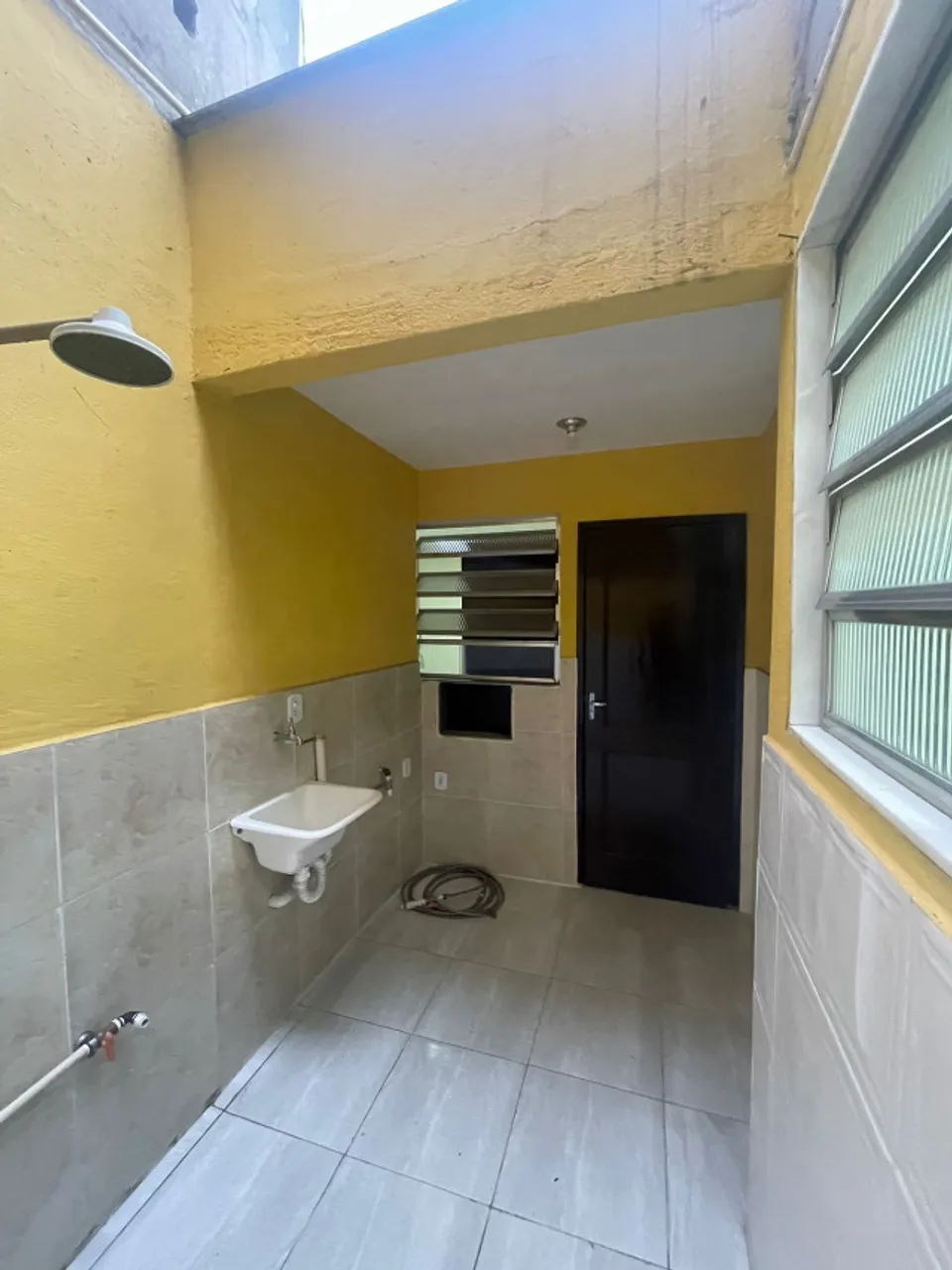 Unfurnished apartment with 2 bedrooms and 3 bathrooms — photo 17
