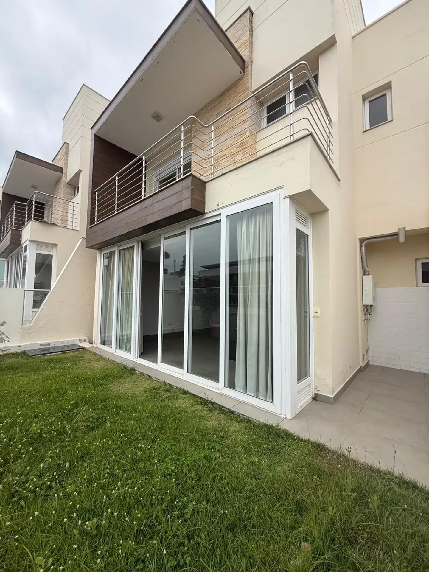 Furnished house, 263 m², with a water view — photo 34