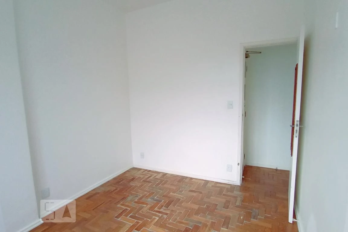 Wood or laminate floors in a 2-bedroom apartment, 55 m² — photo 21