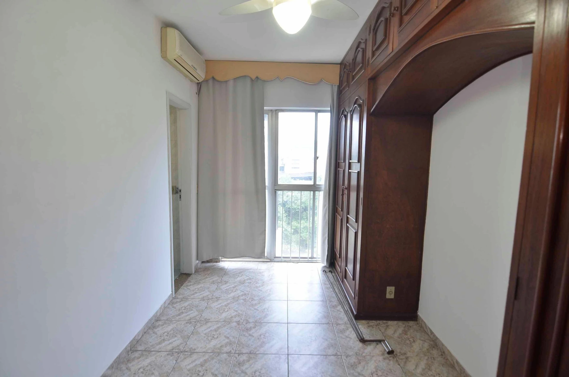 3-bedroom apartment with a mountain view in Rio de Janeiro — photo 24