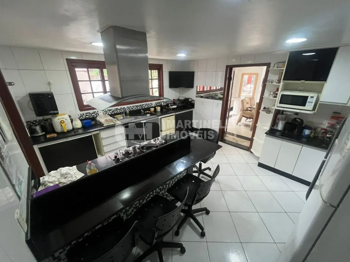 House with 5 bedrooms, all suites, plus shared pool — photo 16
