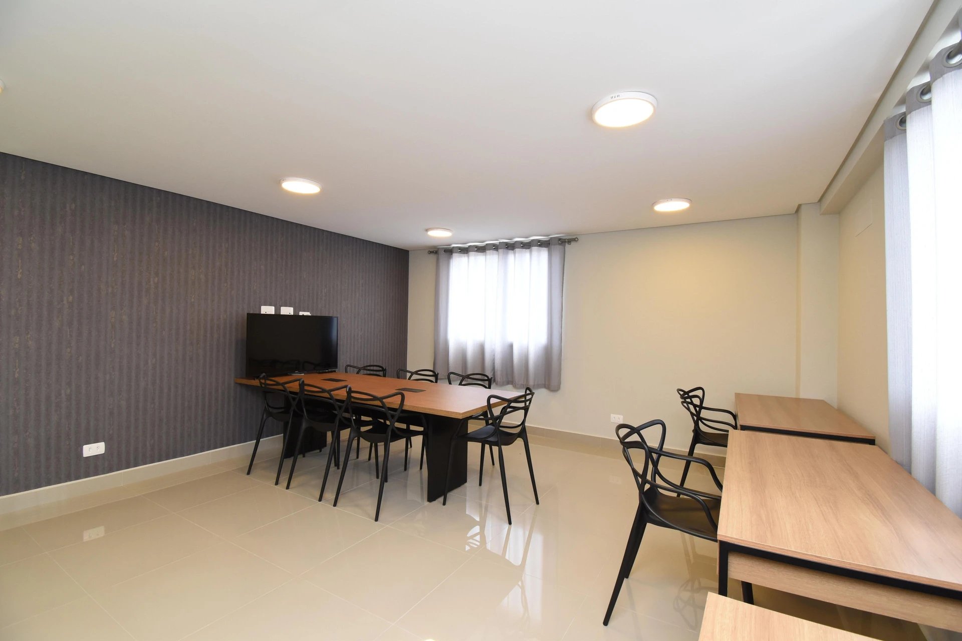 Furnished studio, 22 m², with a glass-enclosed balcony — photo 18