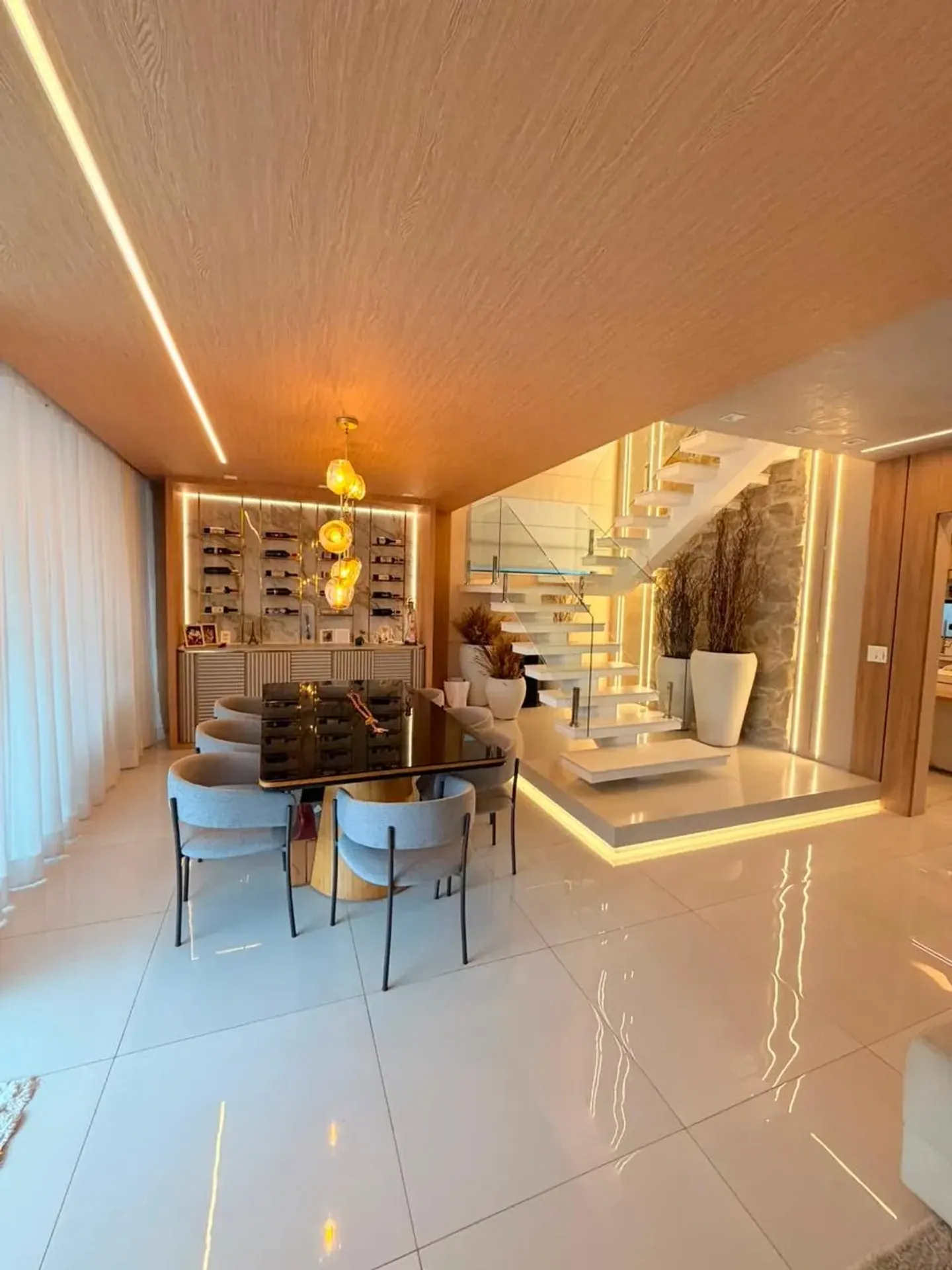 Furnished house with 4 en-suite bedrooms and a balcony grill — photo 9