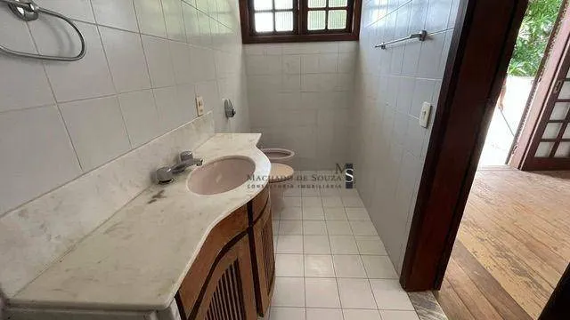Furnished house, 395 m², with a glass-enclosed balcony — photo 17