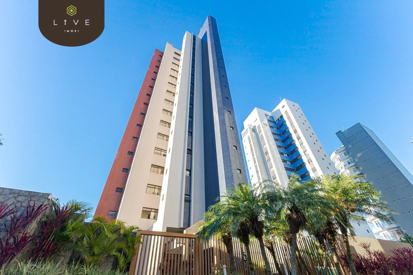 3-bedroom apartment with glazed balcony and private BBQ — photo 9