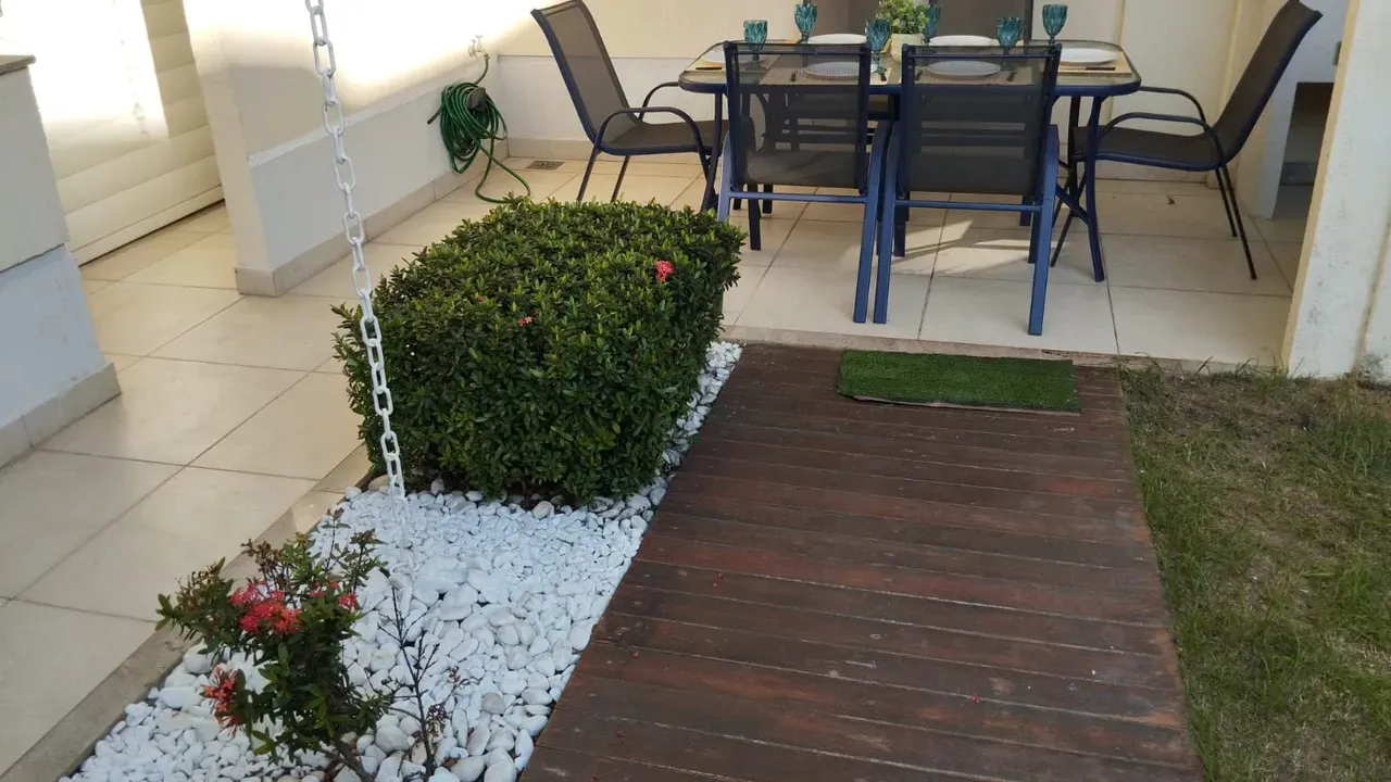 Balcony with a grill in a 5-bedroom house, 220 m² — photo 55