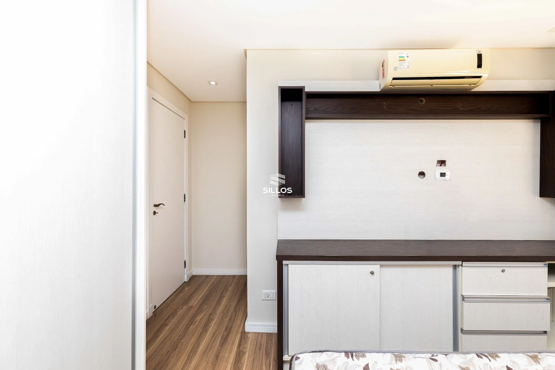 House with 4 bedrooms, 8 parking spaces in a condo — photo 30