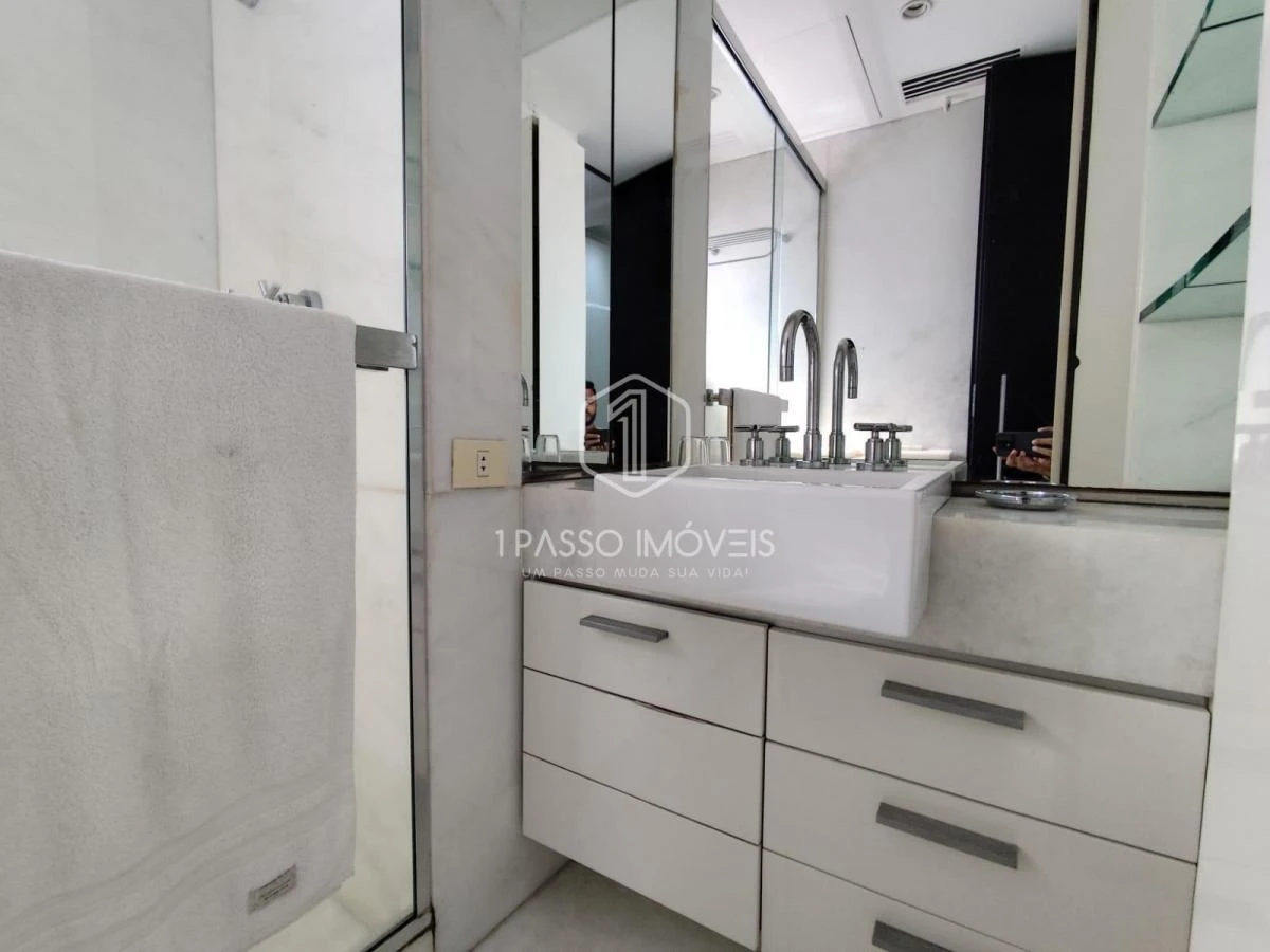 82 m² apartment with 2 en-suite bedrooms and balcony — photo 27