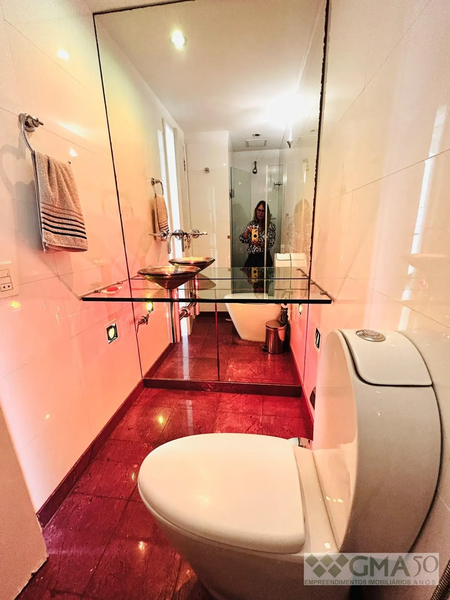 2-bedroom apartment in a building with a sauna — photo 40