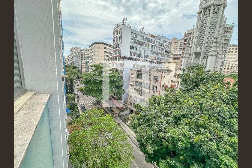 Квартира з 2 спальнями та дерев'яною підлогою або ламінатом — photo 25