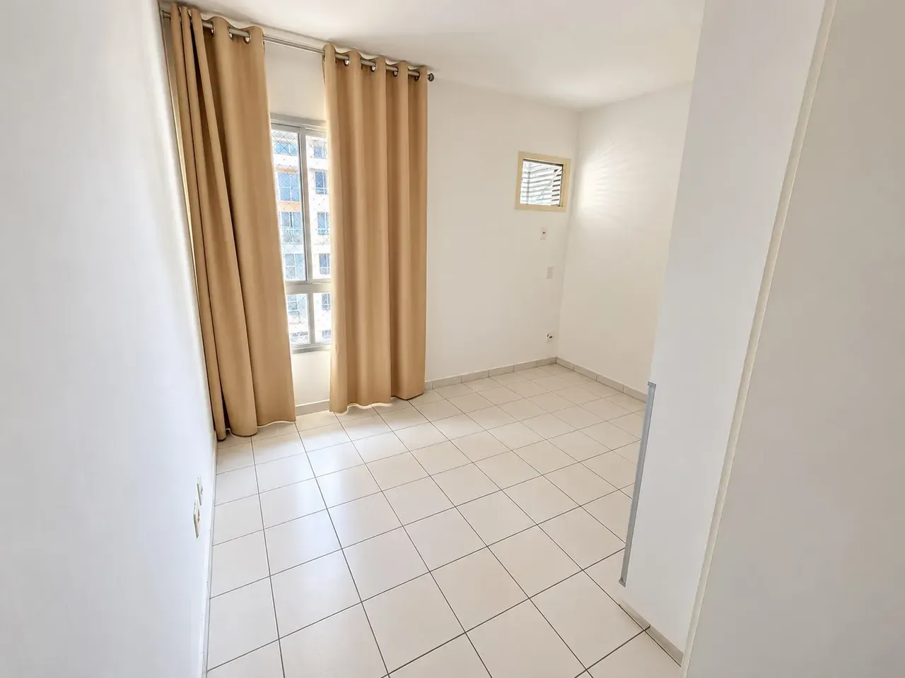 3-bedroom apartment in a building with a gym — photo 13