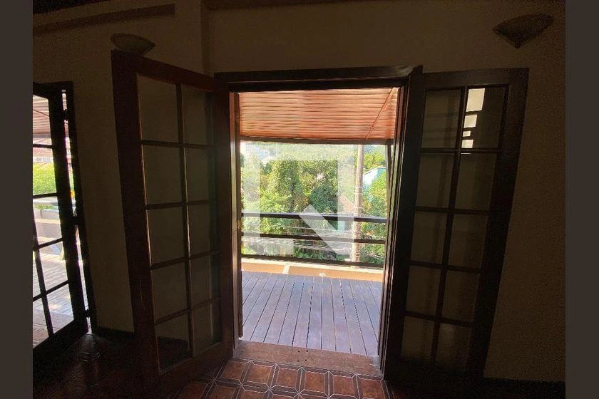 Rental house with 6 bedrooms and 704 m² — photo 40