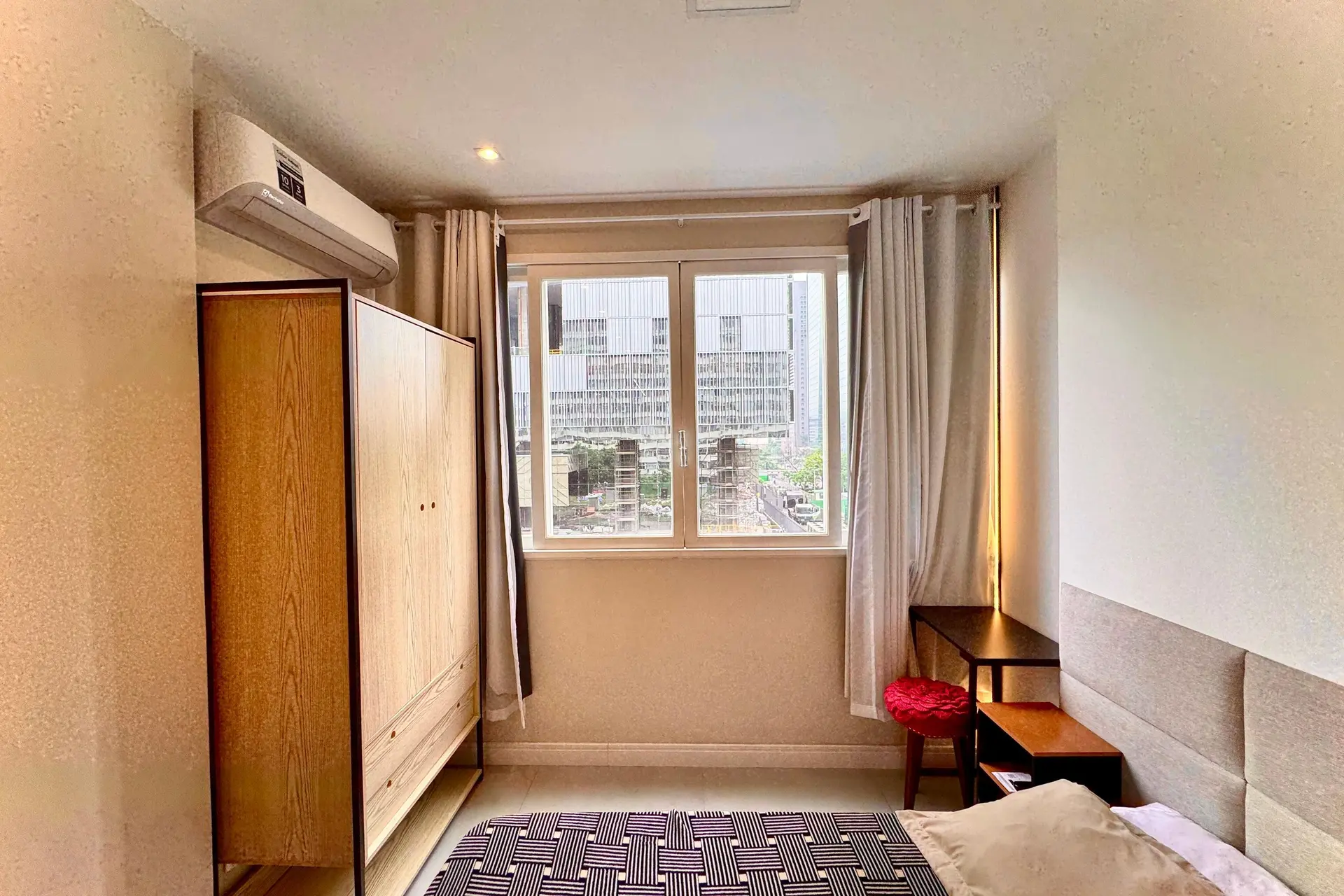 1 quarto e janelas do piso ao teto: apartamento de 30 m² — photo 18