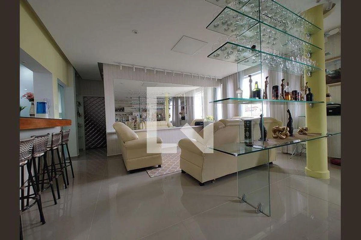 Apartamento mobiliado de 214 m² com 4 quartos e 2 banheiros — photo 5