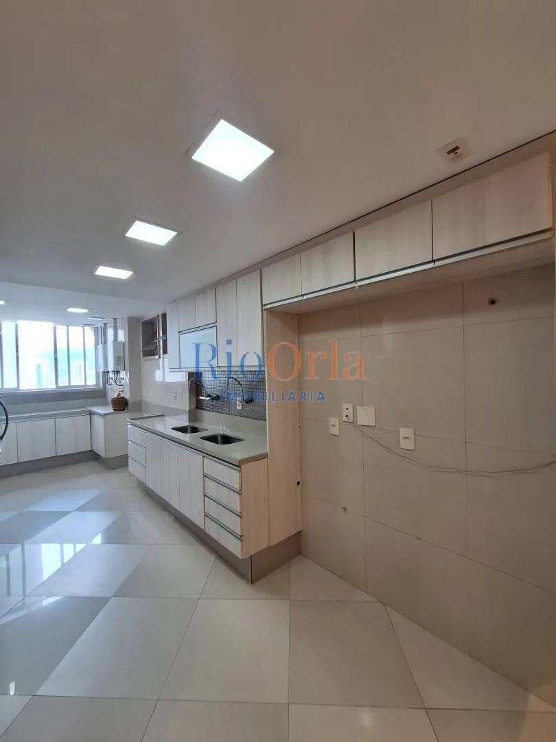Unfurnished apartment with 4 bedrooms and 5 bathrooms — photo 61