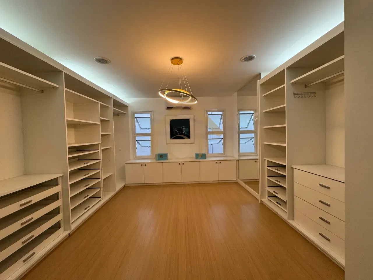 Furnished triplex house with 5 bedrooms and 5 bathrooms — photo 14