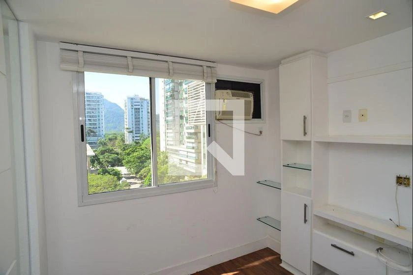 Apartamento com 2 quartos e cozinha fechada com fogão a gás — photo 5