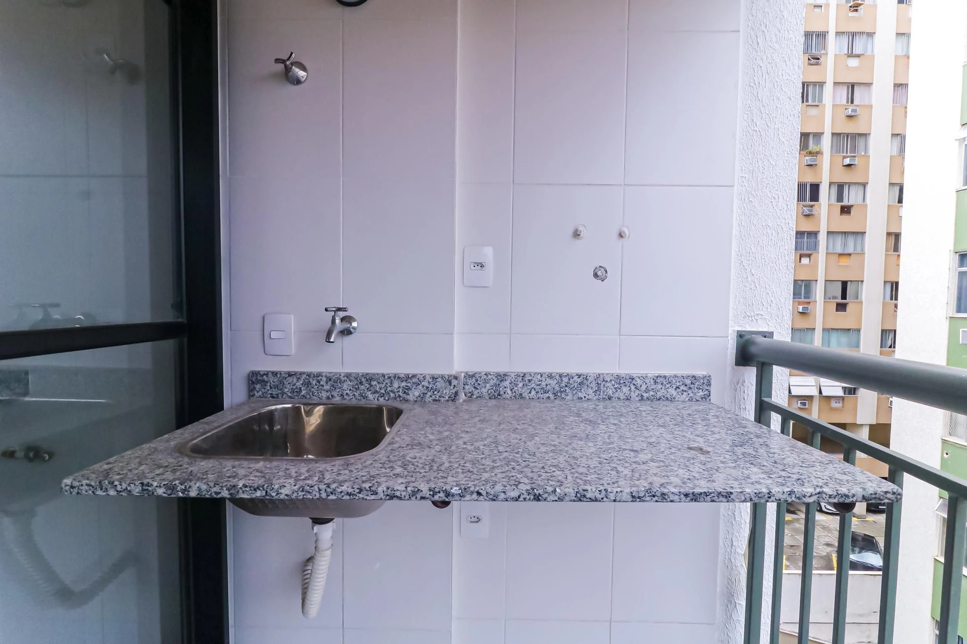 Apartamento de 2 quartos em condomínio com piscina — photo 25