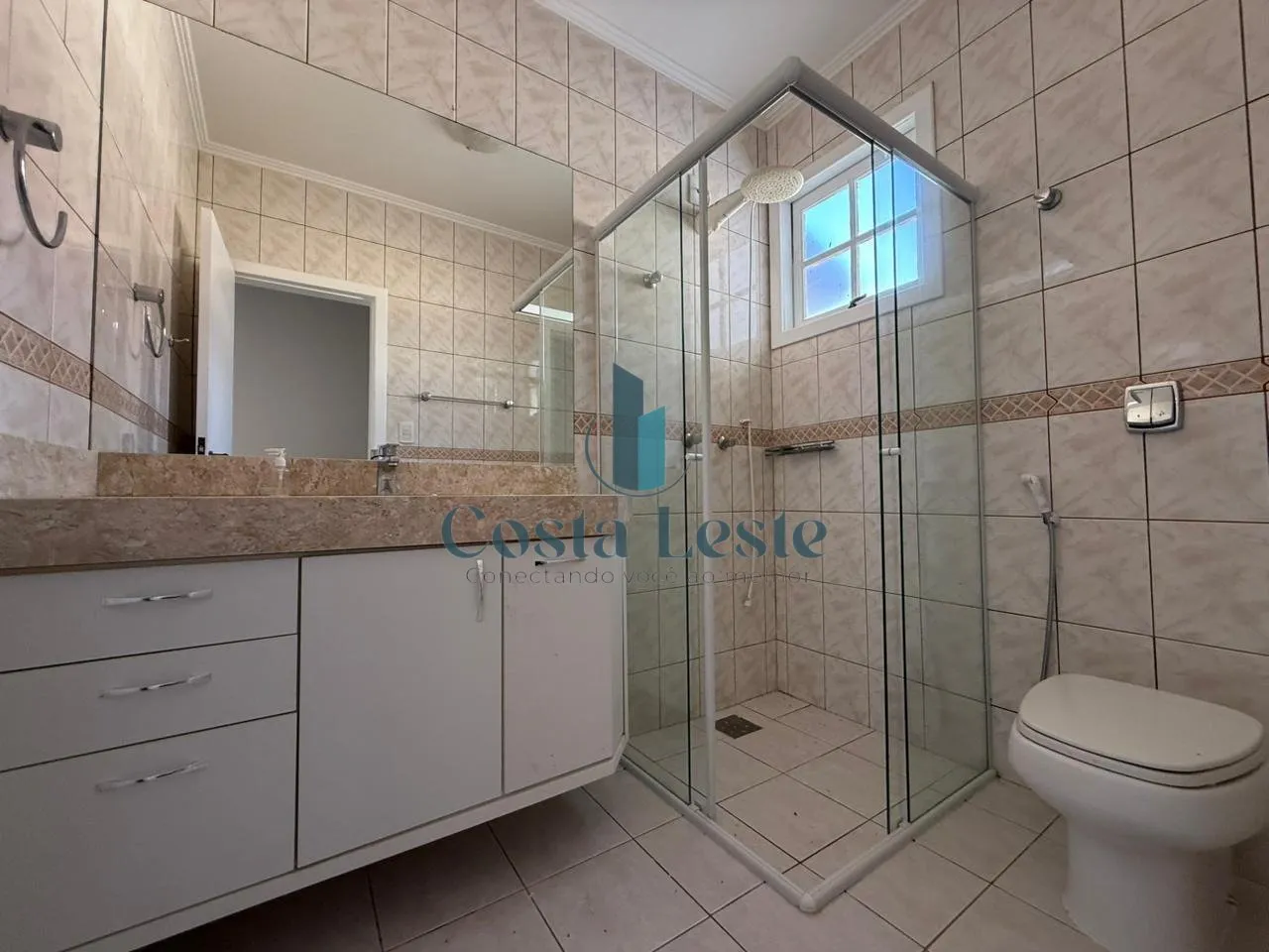4-bedroom house with a fireplace in Florianópolis — photo 6