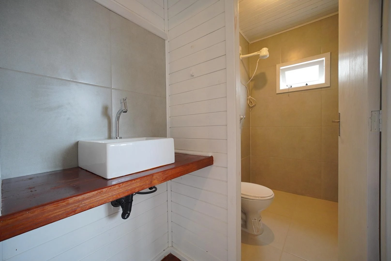Wood or laminate floors in a one-bedroom house, 24 m² — photo 4