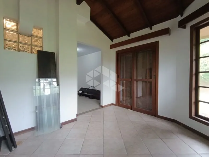 Furnished 360 m² house with 3 bedrooms and 6 parking spaces — photo 29