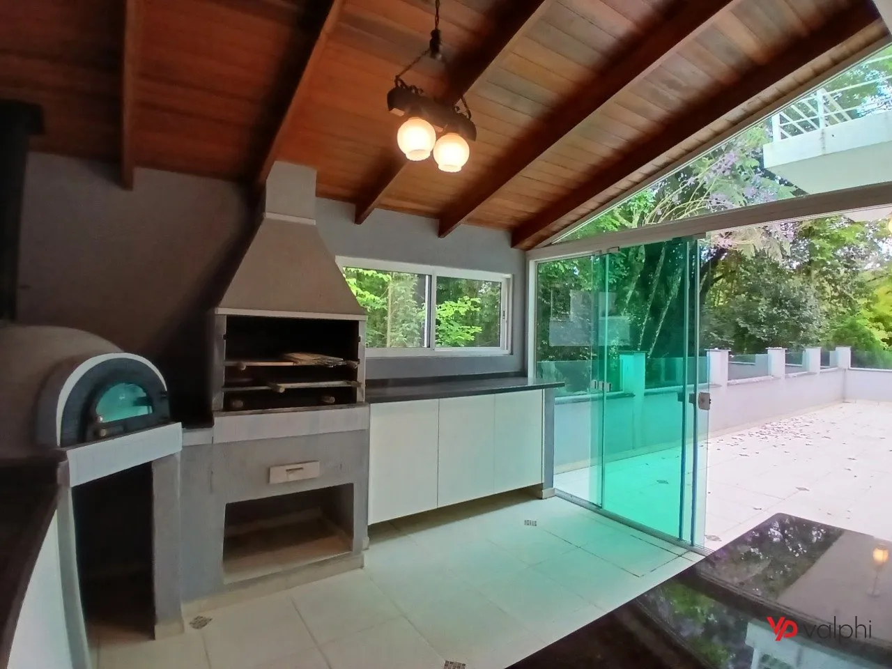 4-bedroom house with a grill on the balcony — photo 27