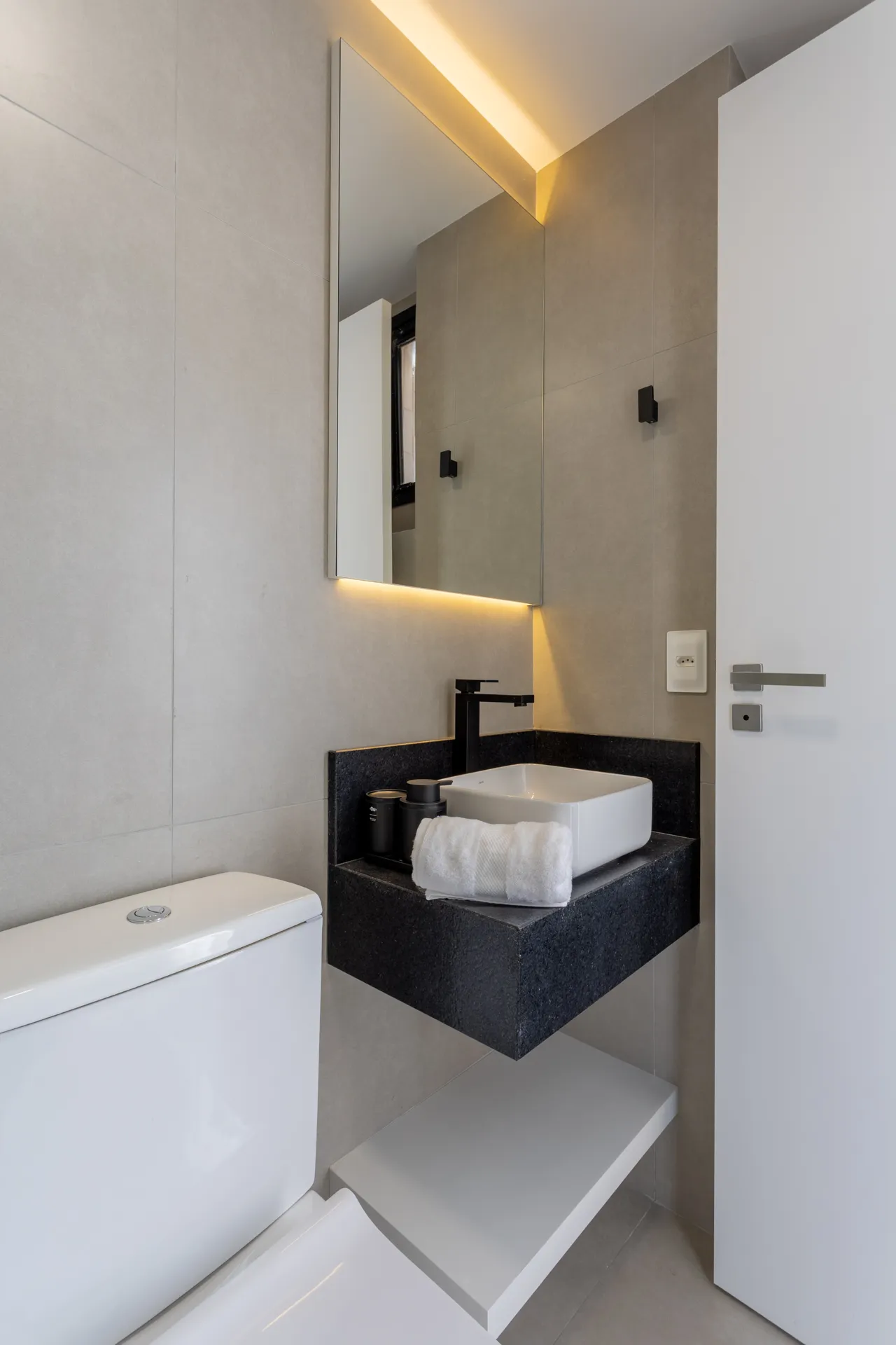 Furnished studio, 40 m², with a home office — photo 8