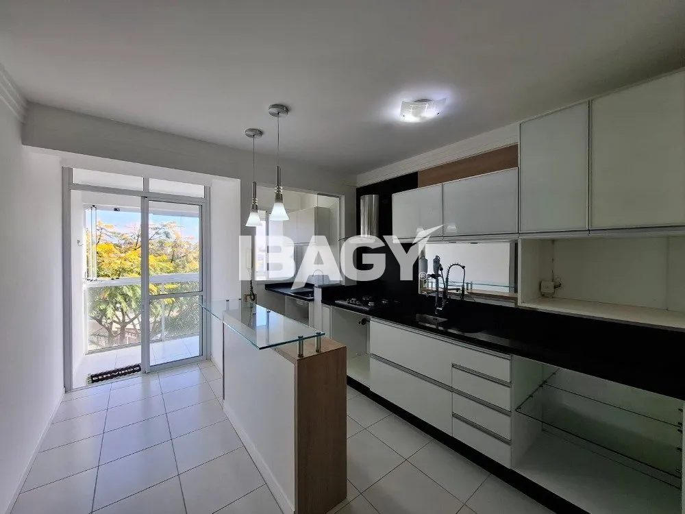 Furnished 95 m² apartment with 2 bedrooms and a desk — photo 16