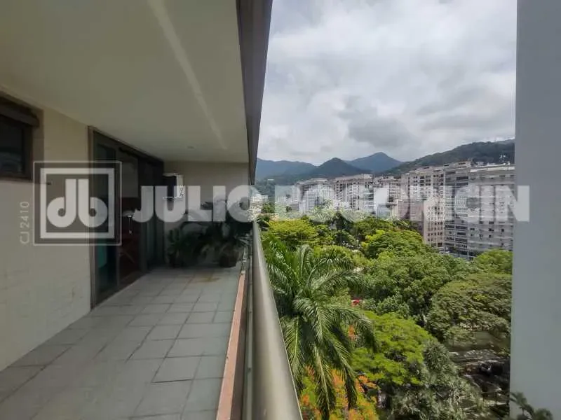 Furnished apartment with 3 bedrooms and a balcony — photo 16