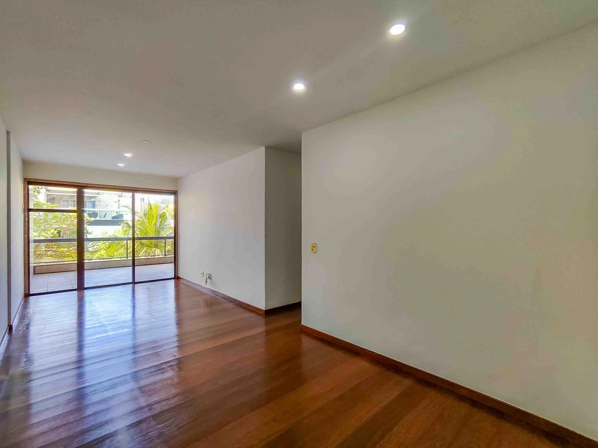 Apartamento sem mobília com 3 quartos e área de lavanderia — photo 2