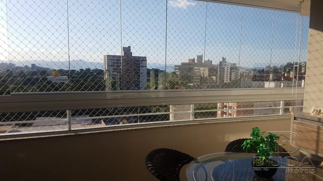 Apartment on the 11th floor with a glass-enclosed balcony — photo 2