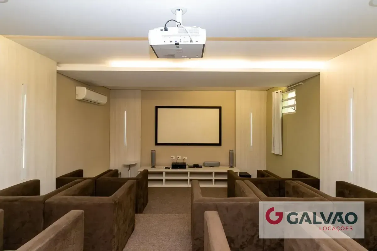3-bedroom apartment in a building with a coworking space — photo 32