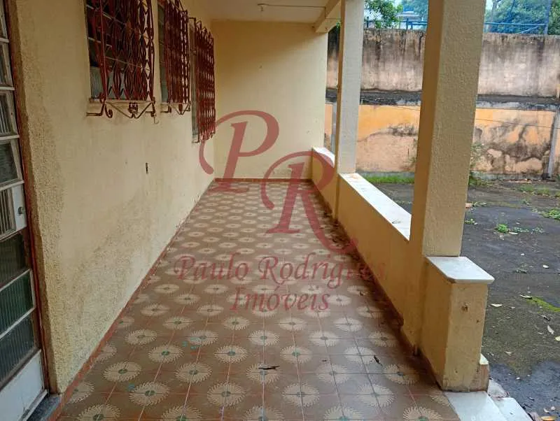 Balcony with a grill in a 2-bedroom house, 90 m² — photo 15