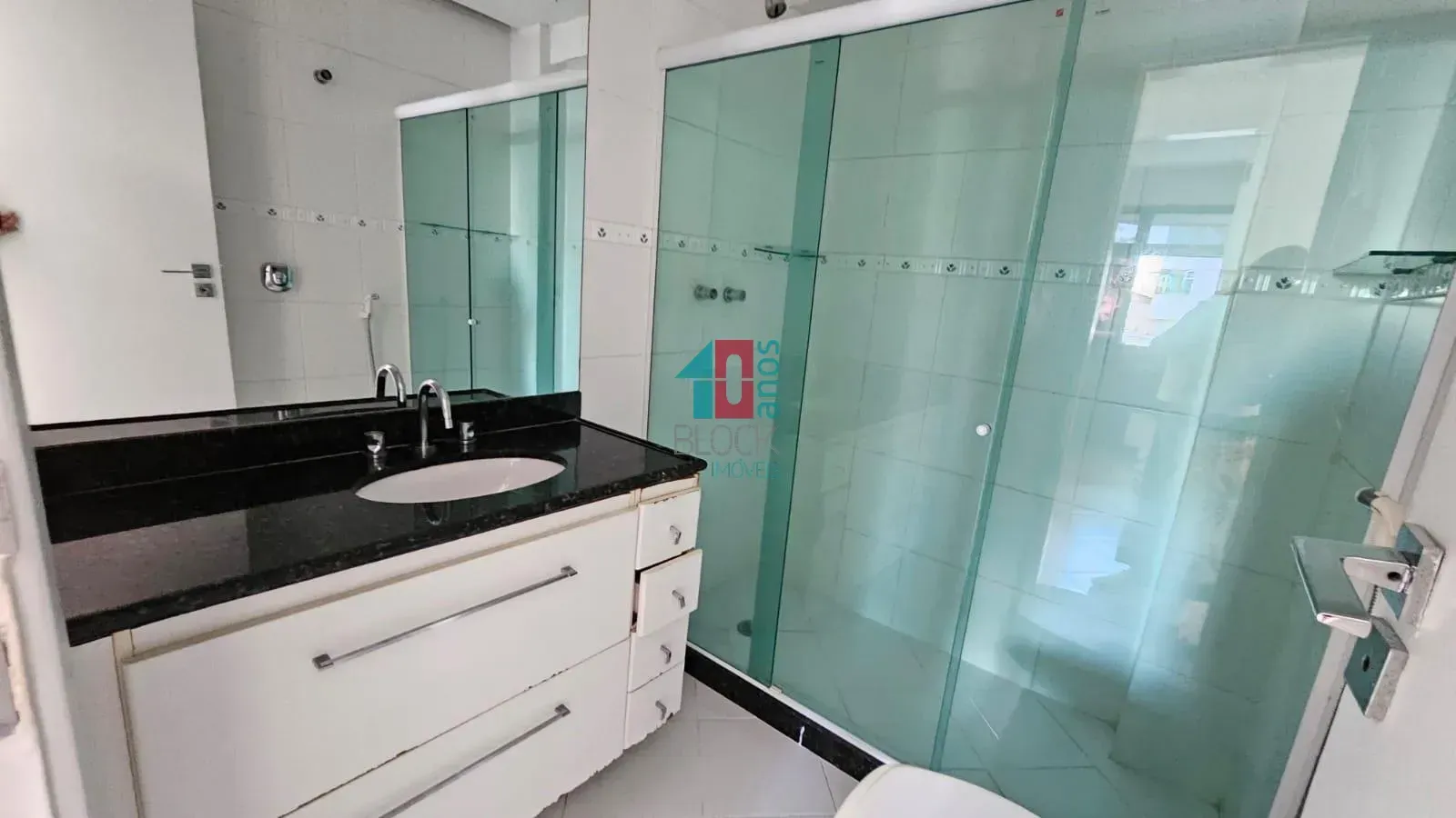2-bedroom apartment with a home office in Rio de Janeiro — photo 4