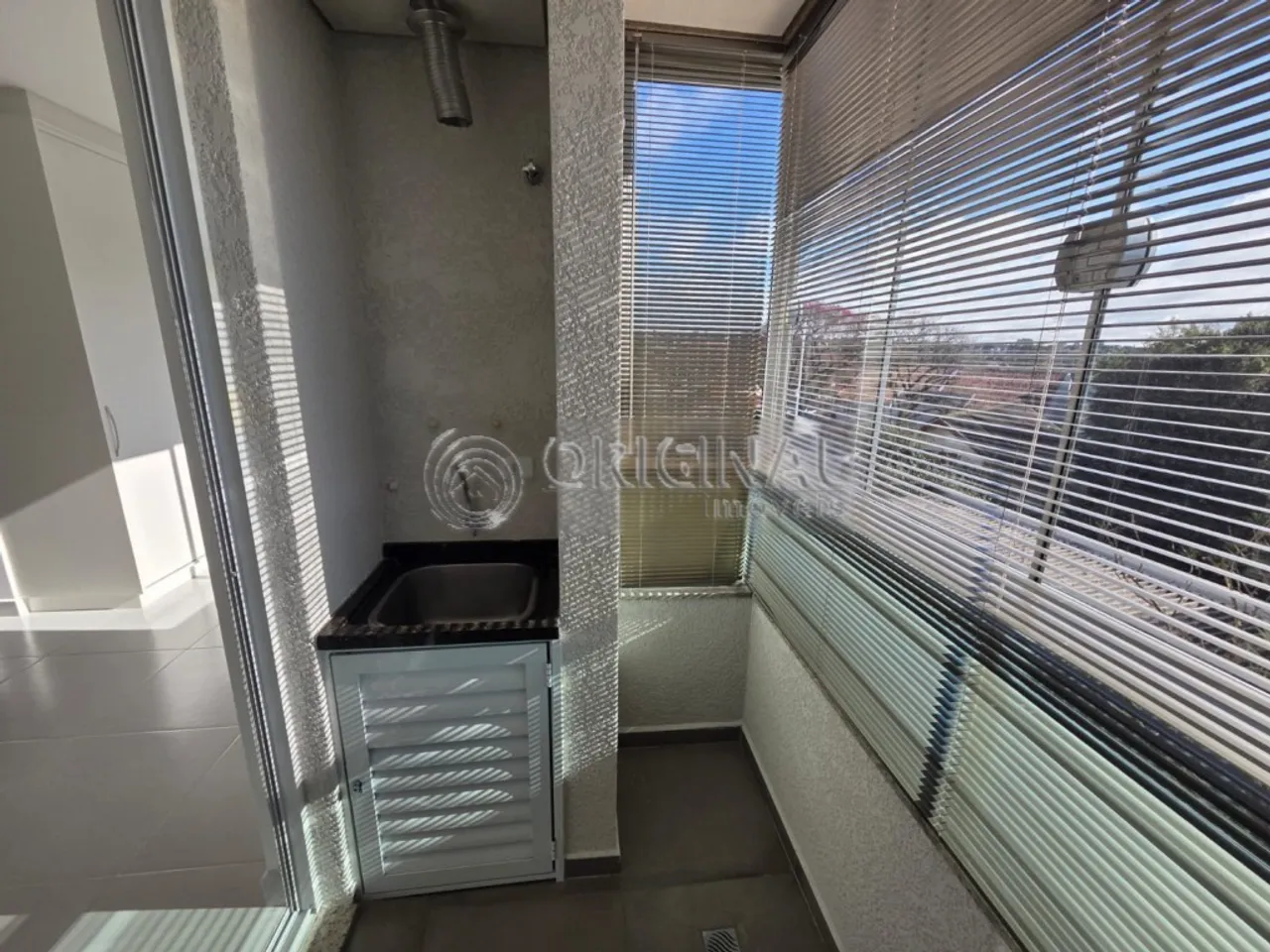 1-bedroom apartment with a balcony and 1 parking space — photo 16