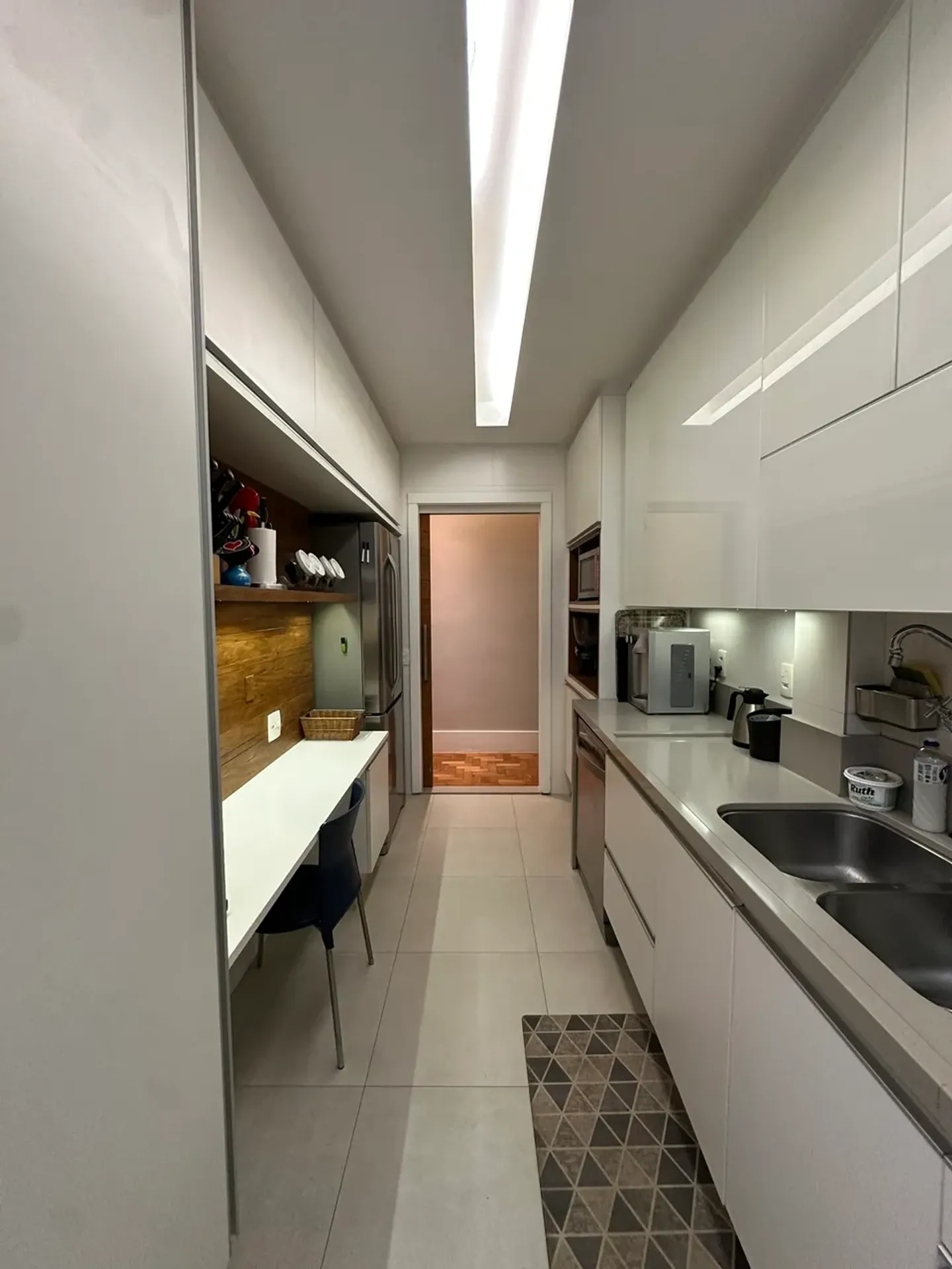 Furnished apartment with 3 bedrooms and 3 bathrooms — photo 15