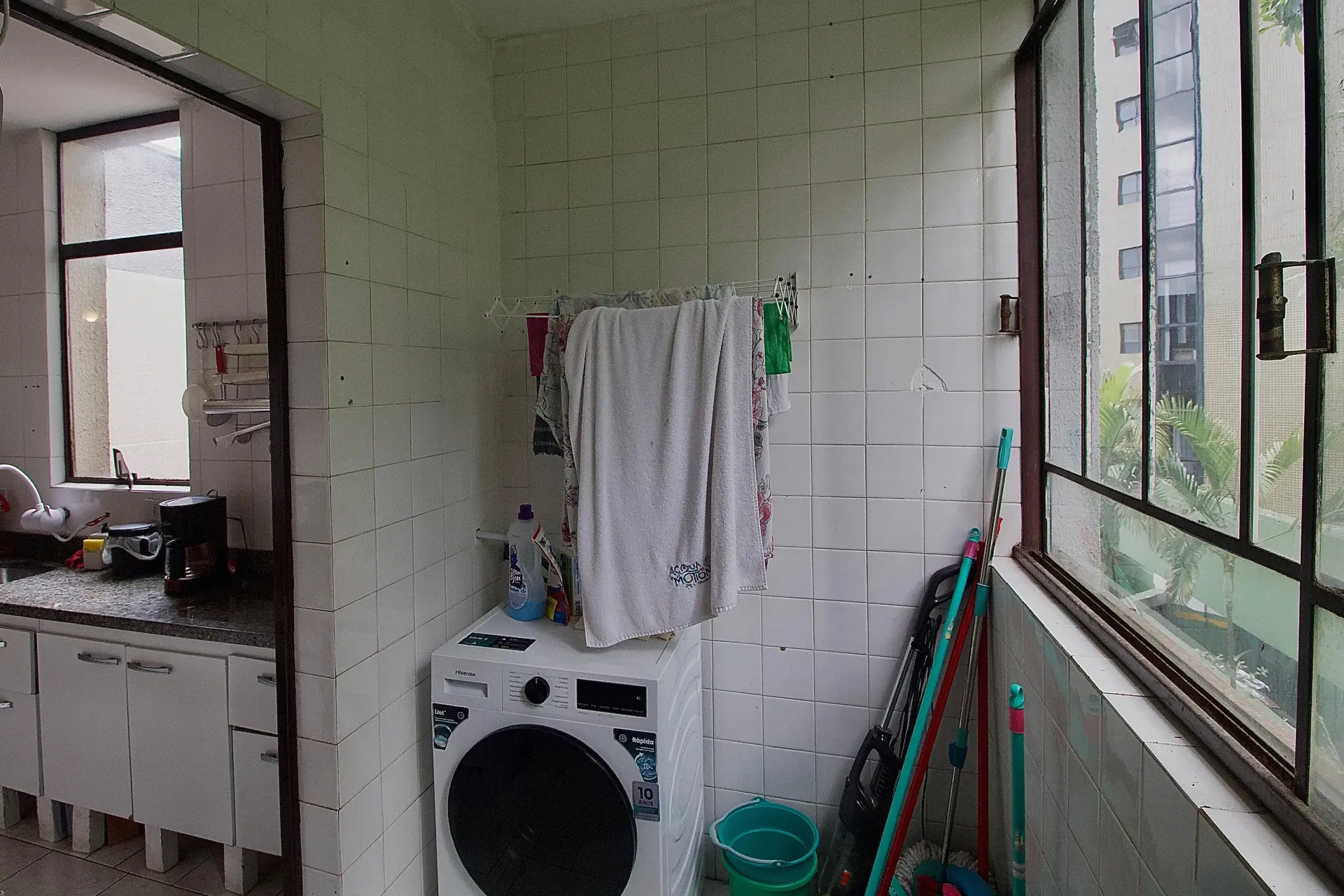 84 m² apartment with a home office and a bathtub — photo 30