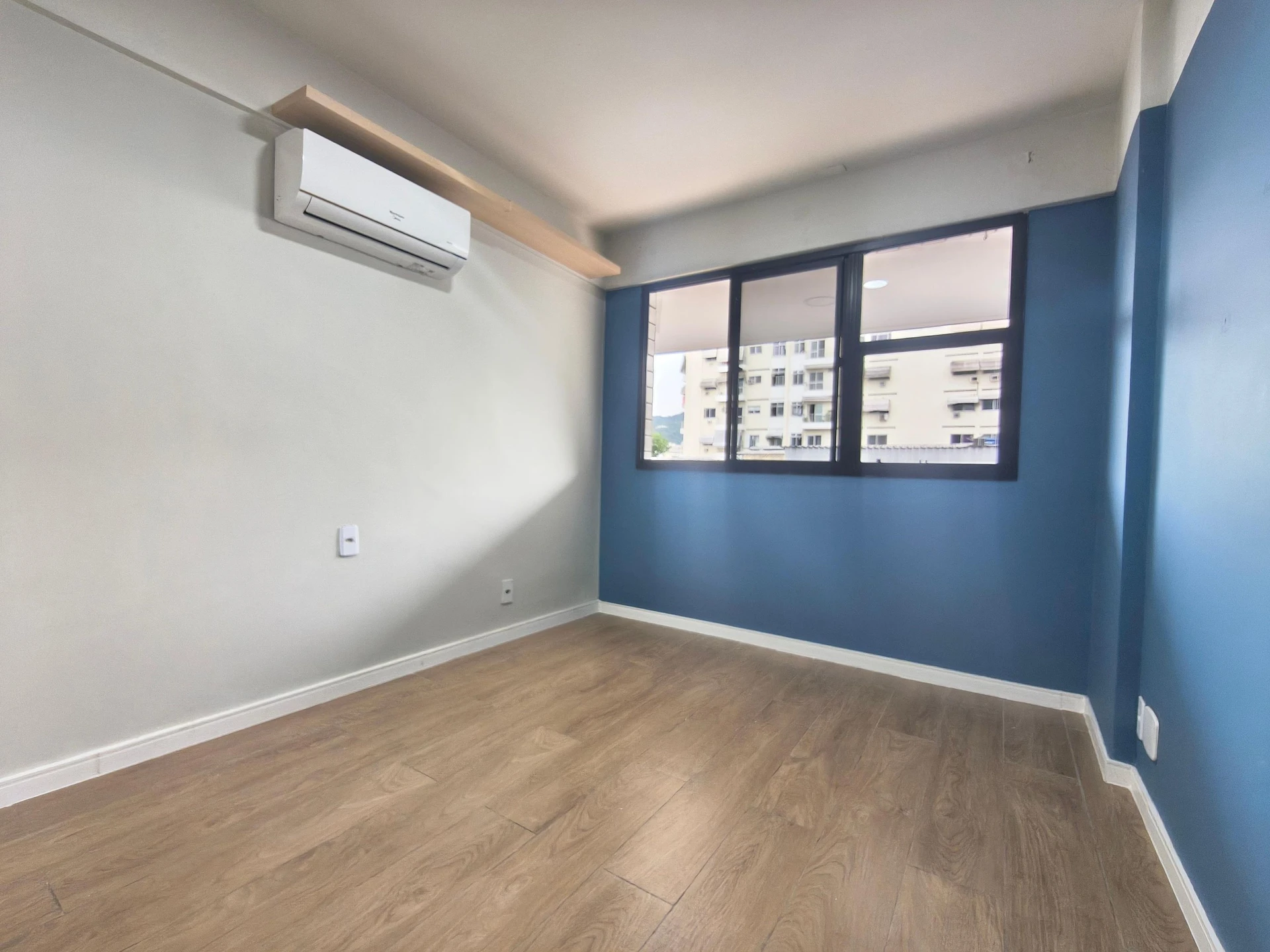 Unfurnished 2-bedroom apartment with a closed kitchen — photo 3