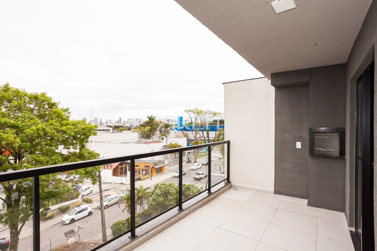 2-bedroom apartment with wood or laminate floors in Curitiba