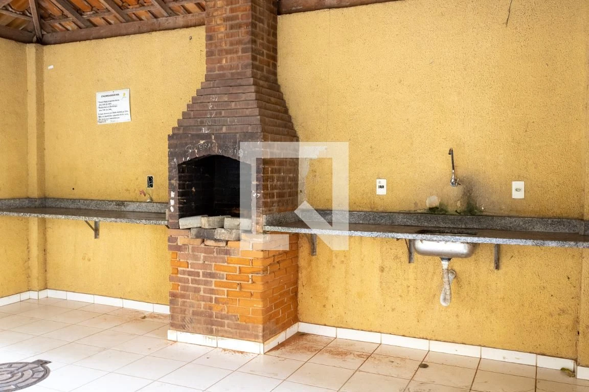 2-bedroom apartment with 1 parking space and laundry area — photo 44