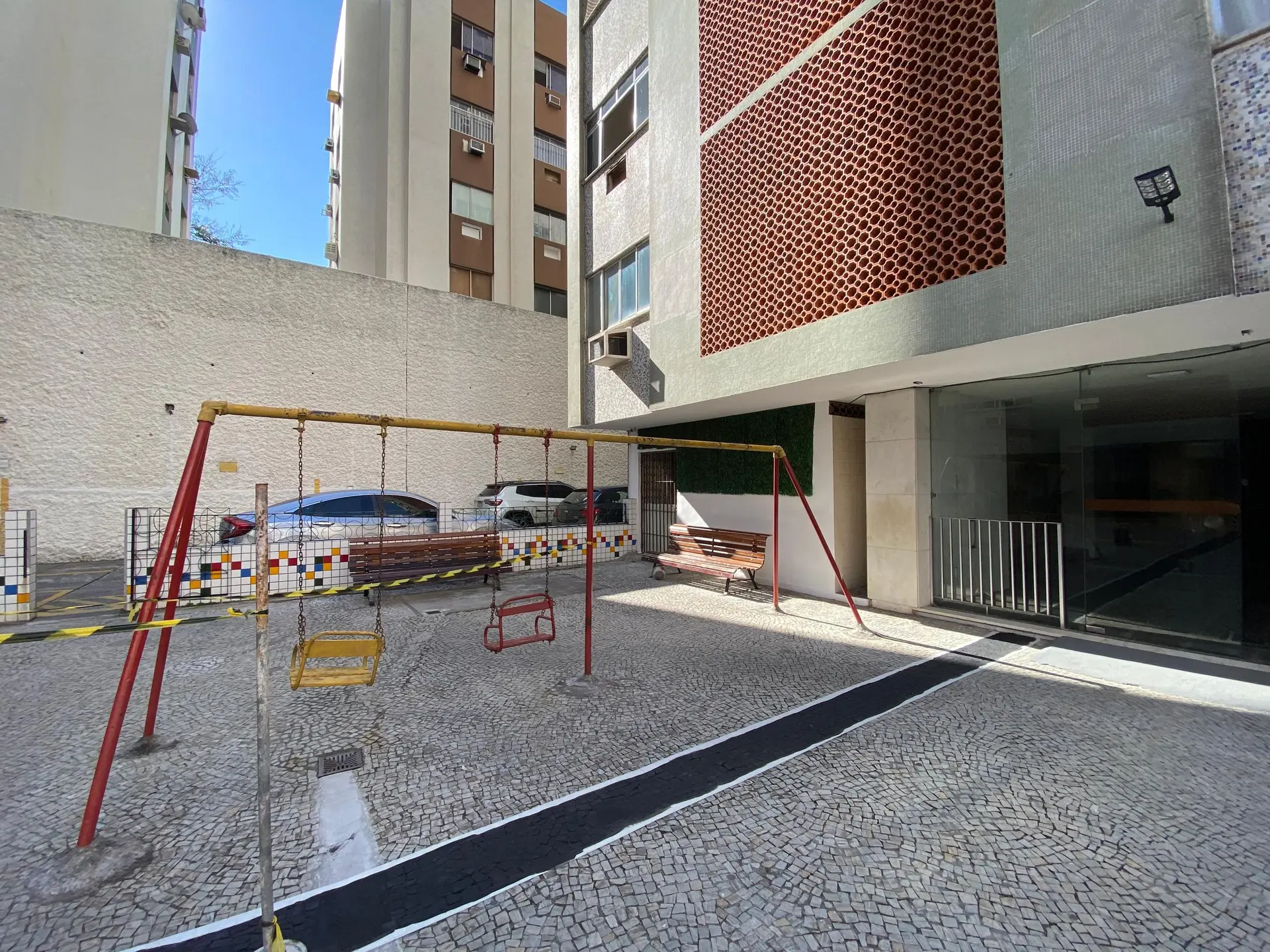 Furnished apartment with 3 bedrooms and 1 parking spot — photo 37