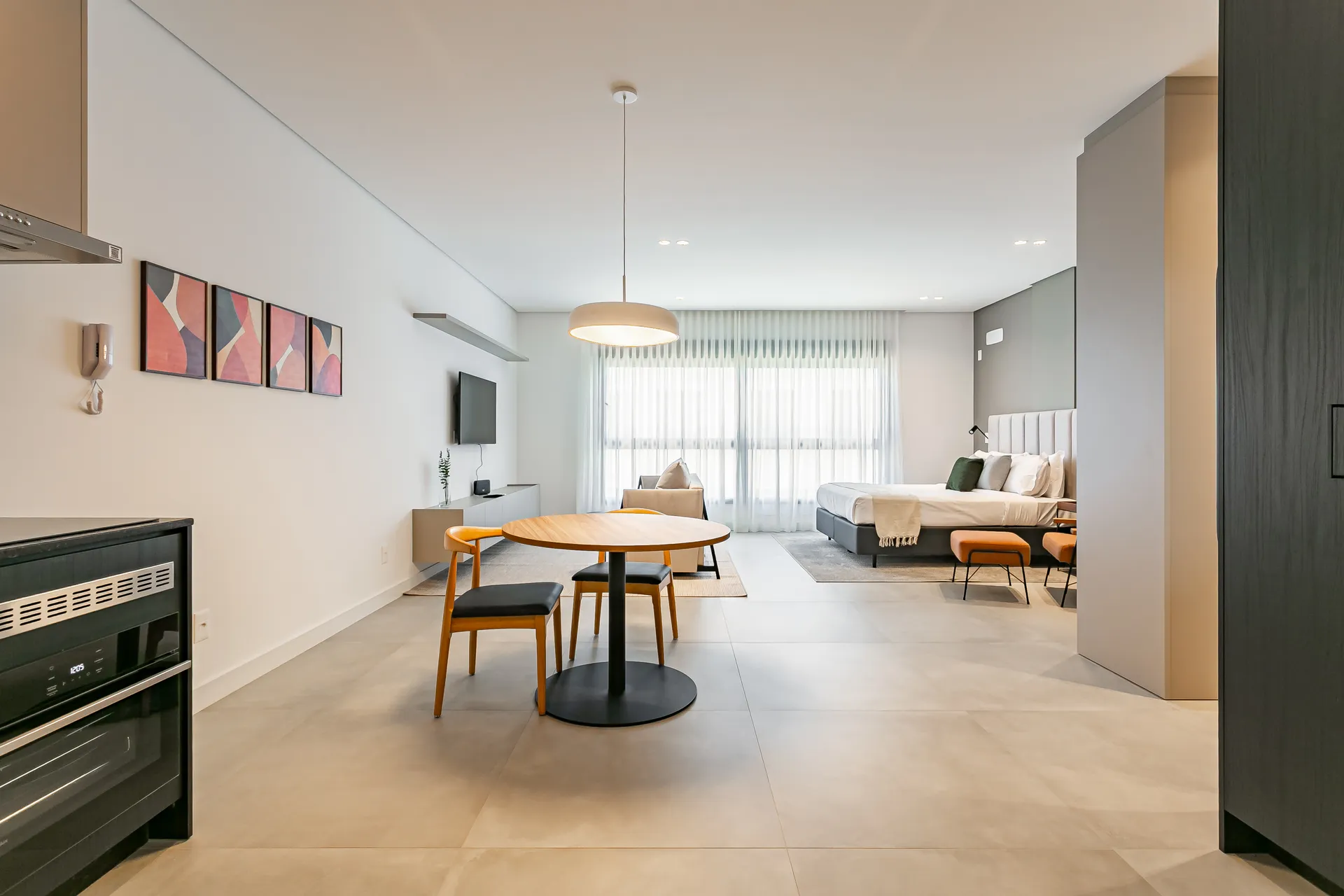 Меблированное студио с открытой кухней 54 м² — photo 6