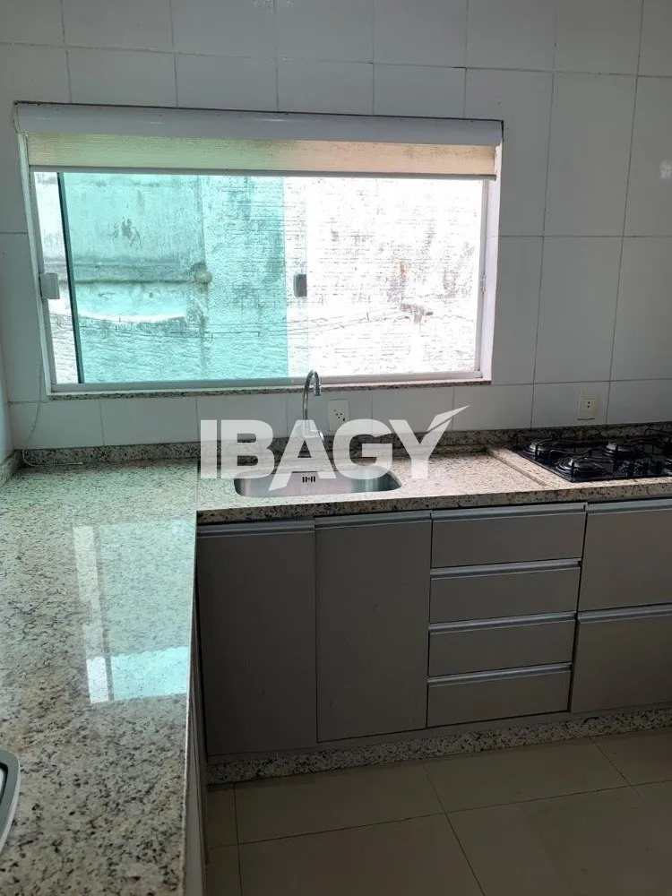 House with 4 bedrooms and 380 m², 2 parking spots — photo 17