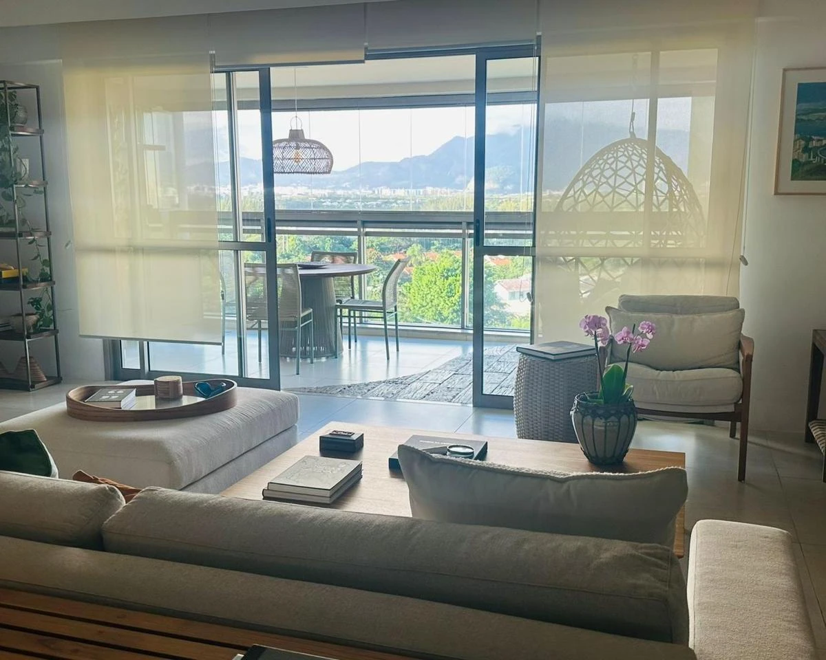 Furnished 260 m² apartment with open-plan kitchen