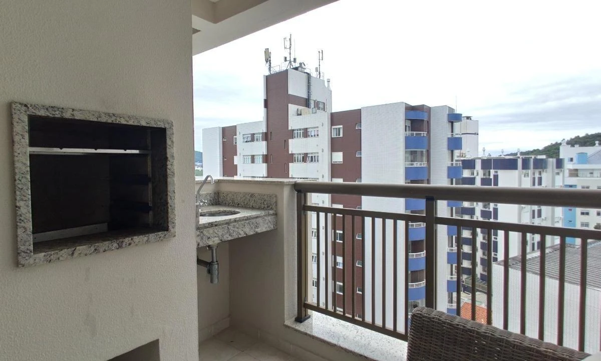 2-bedroom apartment with a home office