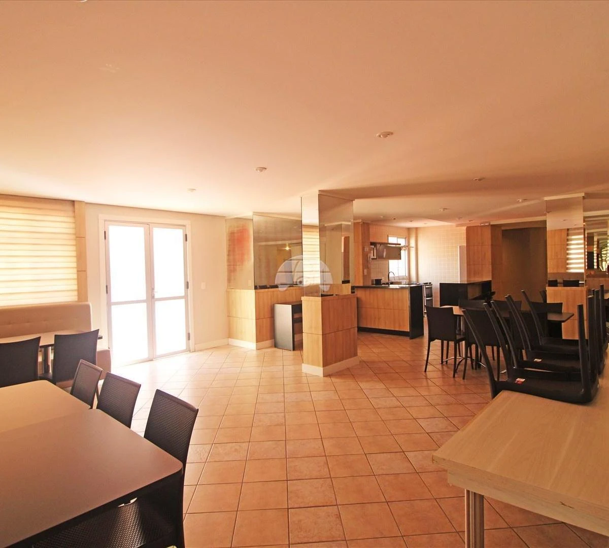 2-bedroom apartment with a washing machine in Curitiba — photo 13