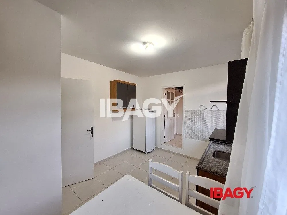 2-bedroom apartment with a washing machine in Florianópolis — photo 2
