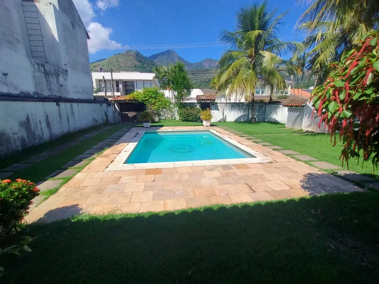 Casa com 4 quartos, 5 banheiros e 4 vagas — photo 4