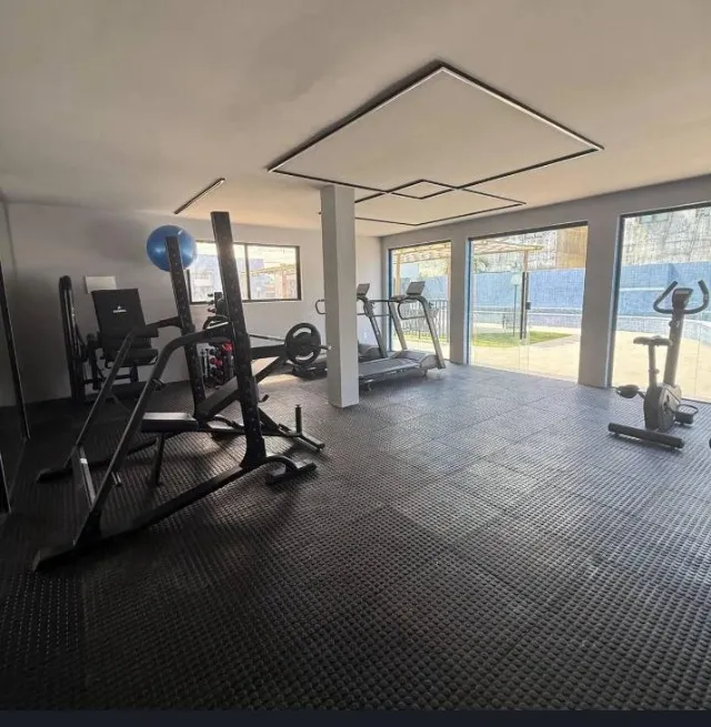 2-bedroom apartment in a building with a gym — photo 9