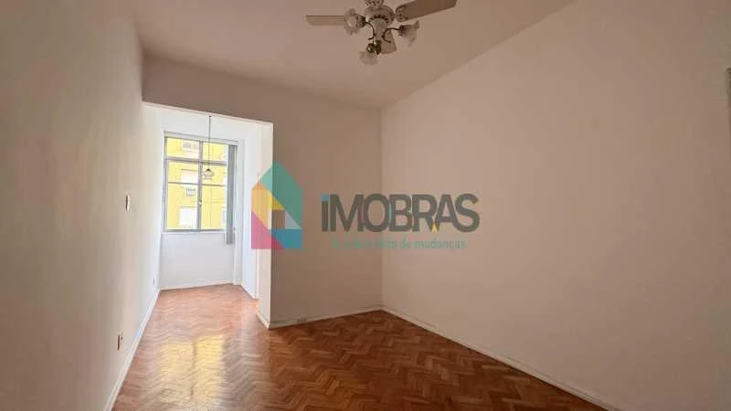 Wood or laminate floors in a 2-bedroom apartment, 65 m² — photo 5